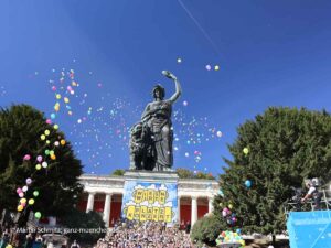 Platzkonzert am 2. Wiesnsonntag (©Foto: Martin Schmitz)