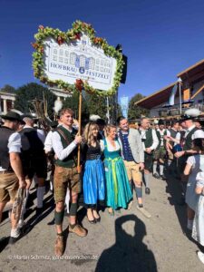 Platzkonzert am 2. Wiesnsonntag (©Foto: Martin Schmitz)