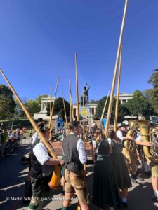 Platzkonzert am 2. Wiesnsonntag (©Foto: Martin Schmitz)
