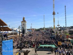 Platzkonzert am 2. Wiesnsonntag (©Foto: Martin Schmitz)