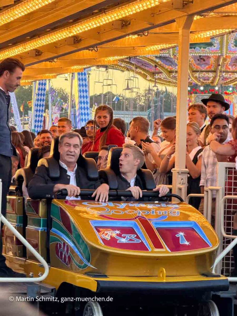 Markus Söder und Dominik Krause feiern im Olympialooping (©Foto. Martin Schmitz)