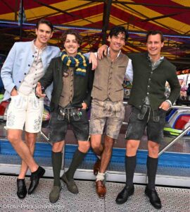 Claudio Breitscheidel, Niklas Mosch, Armin Rausch, Dominik Gruber bei der „Lloyd-Wiesn“ im Käfer-Zelt (©Foto: Petra Schönberger)