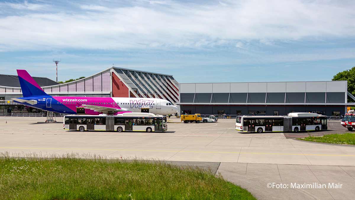 Vorfeld mit Gepäckhalle: Flughafen Memmingen (©Foto: Maximilian Mair)