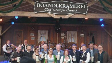 Künstlerstammtisch in der Boandlkramerei auf der Oidn Wiesn 2026 (©Foto: BBMC)
