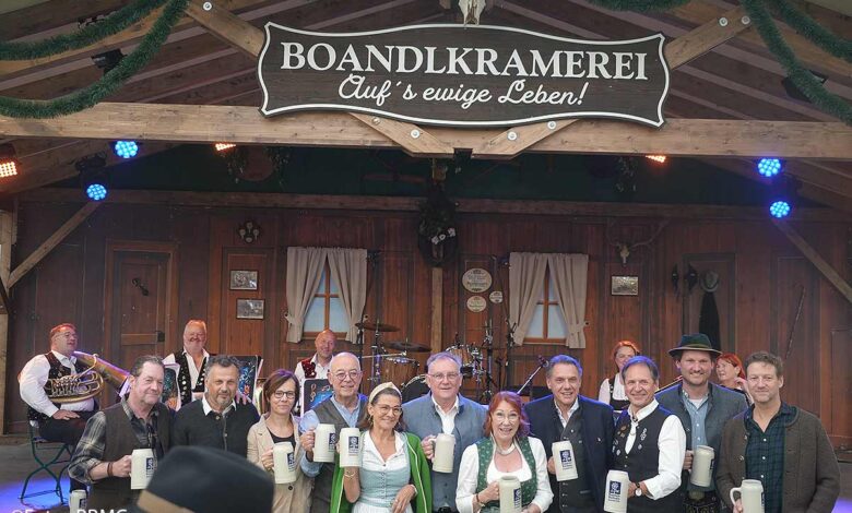 Künstlerstammtisch in der Boandlkramerei auf der Oidn Wiesn 2026 (©Foto: BBMC)