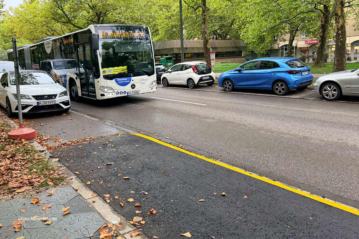 U 5 Sanierung Zwischen Neuperlach Süd und Neuperlach Zentrum fährt auf der Oberfläche ein Schienenersatzverkehr SEV (©Foto: Martin Schmitz)