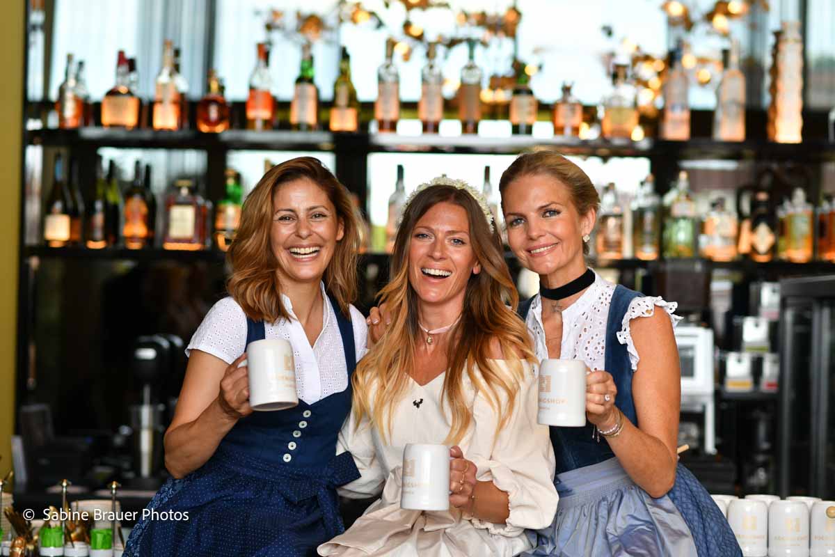 Funda Vanroy, Nele Kiper, Caro Copeland: 191. Münchner Oktoberfest - Trachtenumzug Ingolstadt Village x Königshof im Hotel Königshof in München am 20.09.2026 @Foto: BrauerPhotos / Goran Nitschke