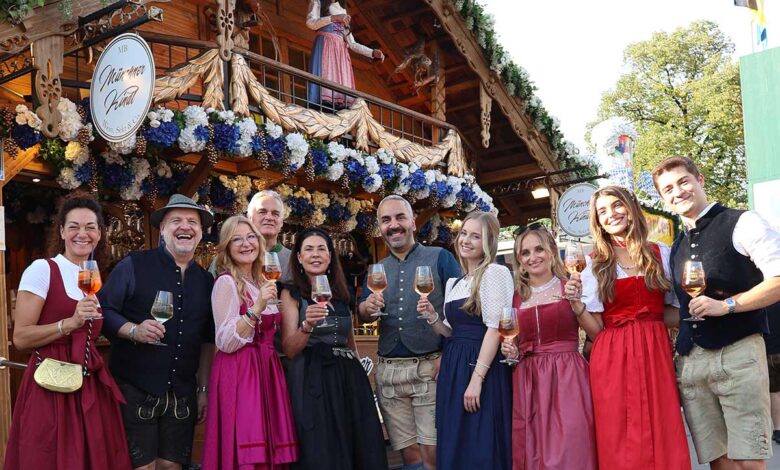 Charlotte-Gräfin-v.-Oeynhausen,-Oliver-Rauh,-Barbara Osthoff, Alexander Freiherr v. Cramm, Miriam Blume, Samir Abou-Suede, Lea Hubauer, Lisa Rembeck, Marie Gräfin v. Lösch und Ihr Cousin Felix Jadrnicek
