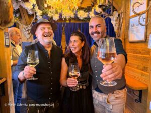 Oliver Rauh, Miriam Blume, Samir Abou-Suede Zum Münchner Kindl auf dem Oktoberfest 2026 (©Foto: Martin Schmitz)