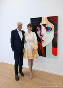 Fritz Esterer (Vorstandsvorsitzender WTS) und Dr. Sonja Lechner vor einem Werk von Tanja Hirschfeld Dr. Sonja Lechner’s Art Lunch / Kunstsammlung der WTS ABR-Pictures. am 07.10.2026 Foto: Frank Rollitz /
