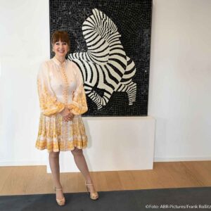 Dr. Sonja Lechner vor einem Werk von Victor Vasarely beim Dr._Sonja_Lechner’s Art Lunch / Kunstsammlung der WTS / München / 7. Oktober 2026 / Foto: Frank Rollitz / ABR-Pictures.