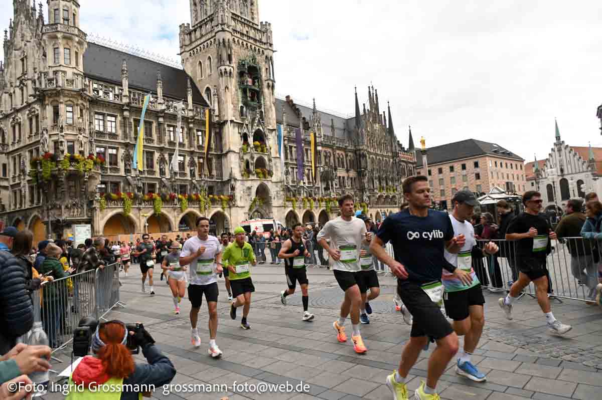 Durchlauf Marienplatz Marathon München 2026 ©Foto: Ingrid Grossmann)