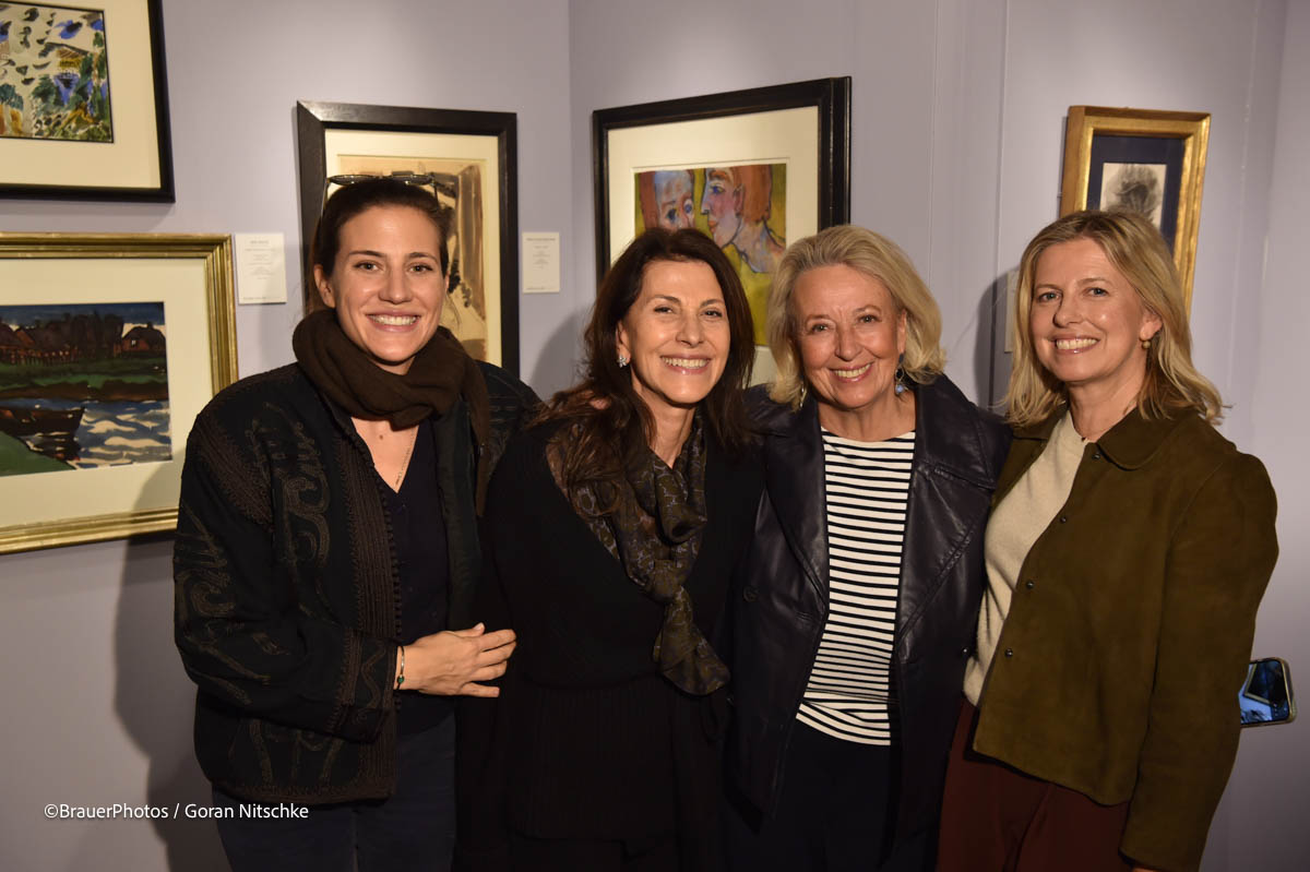 Shahpar Oschmann mit Tochter Felicia von Bennigsen, Marianne Wille, Ellen Ruthrof / Munich Highlights 2026 - Kunstmesse in der Münchner Residenz in München am 13.10.2026 @Foto: BrauerPhotos / Goran Nitschke