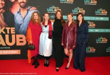 Diana Amft, Karoline Herfurth, Jessica Schwarz, Jella Haase und Producer Lena Schömann bei der Premiere von "Der Perfekte Urlaub" im Mathäser Filmpalast am 19.10.2026 in München (©Foto: Gisela Schober/Getty Images für Constantin Film)