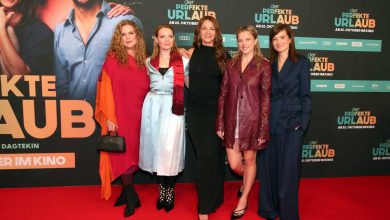 Diana Amft, Karoline Herfurth, Jessica Schwarz, Jella Haase und Producer Lena Schömann bei der Premiere von "Der Perfekte Urlaub" im Mathäser Filmpalast am 19.10.2026 in München (©Foto: Gisela Schober/Getty Images für Constantin Film)