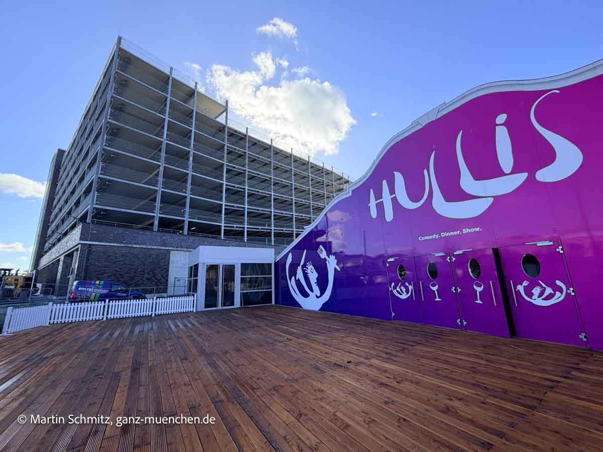 HULLIS 2026/27 im Spiegelzelt an der Motorworld - direkt neben dem Parkhaus gelegen und gegenüber der Winterworld, der am 7.11.2026 beginnen wird (©Foto: Martin Schmitz)