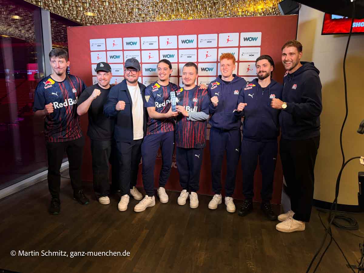 Das EA Sports FC-Team von RB Leipzig, RBLZ Gaming, hat den ersten Showdown der Virtual Bundesliga (VBL) Club Championship in der Allianz Arena in München gewonnen (©Foto: Martin Schmitz)