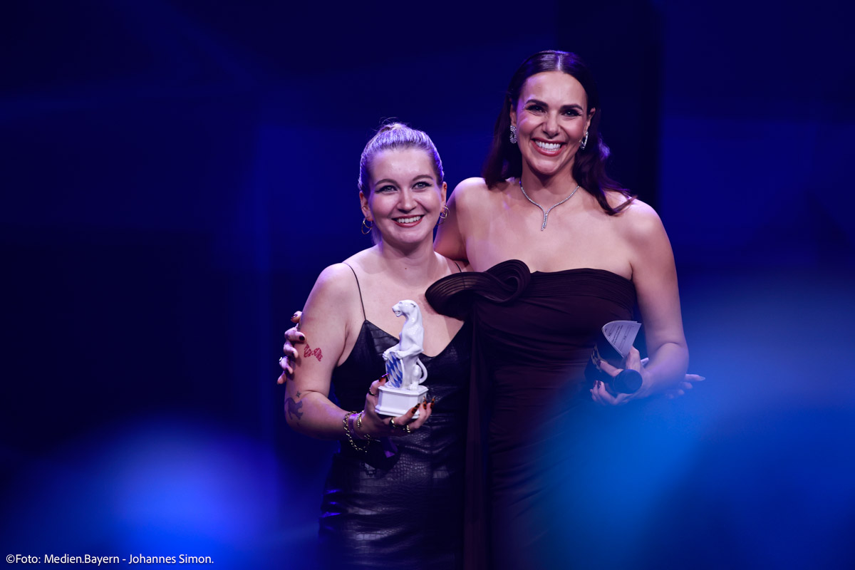Hanna Hribar, Esther Sedlaczek, Blauer Panther 2026 © Medien-Bayern/ Johannes Simon