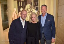 Valentin von Arnim, Iris von Arnim, Markus Höhn (Lodenfrey) LODENFREY x Iris von Arnim - Jubiläums-Event „50 Jahre Cashmere-Kultur“ und Fashion Talk bei Lodenfrey in München am 09.10.2026 / Foto: BrauerPhotos / Goran Nitschke