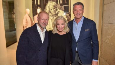 Valentin von Arnim, Iris von Arnim, Markus Höhn (Lodenfrey) LODENFREY x Iris von Arnim - Jubiläums-Event „50 Jahre Cashmere-Kultur“ und Fashion Talk bei Lodenfrey in München am 09.10.2026 / Foto: BrauerPhotos / Goran Nitschke